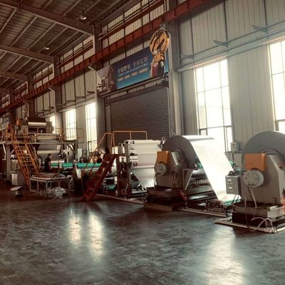 Linha de produção contínua de painel composto de honeycomb de alumínio que melhora a eficiência