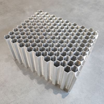 qualidade  Two Piece Adhesive Type Aluminum Honeycomb Core Used In Deformable Crash Test Barriers Fábrica