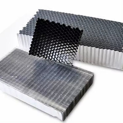 Tamanho padrão 1220 * 2440mm núcleo de honeycomb de alumínio para a indústria da construção