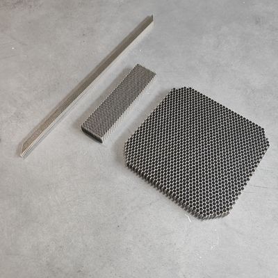 Diferente tamanho de célula núcleo de favo de mel resistente ao fogo de aço inoxidável para gerenciamento de fluxo de água em dispensadores de água