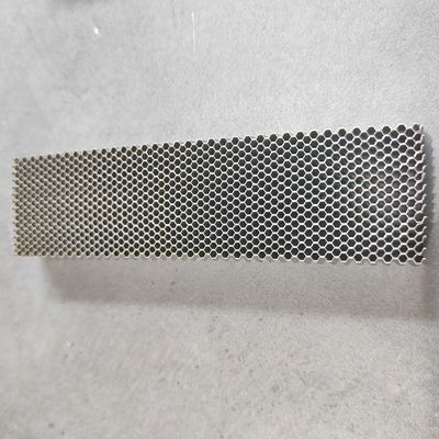 Diferente tamanho de célula núcleo de favo de mel resistente ao fogo de aço inoxidável para gerenciamento de fluxo de água em dispensadores de água
