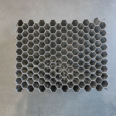 Núcleo de honeycomb de alumínio de dois pedaços adesivo usado em barreiras de teste de colisão deformáveis