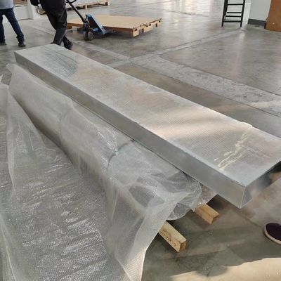 O painel de honeycomb de alumínio soldado usado no telhado flutuante interno