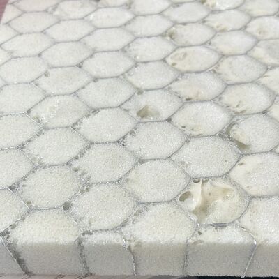O núcleo de honeycomb de alumínio pode ser preenchido com materiais de espuma de alta densidade média e baixa densidade
