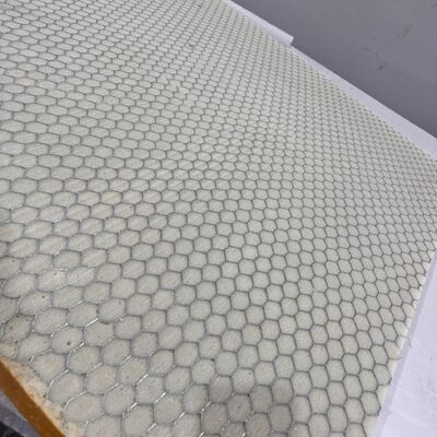 O núcleo de honeycomb de alumínio cheio de espuma pode atingir a classe de retardador de chama B1