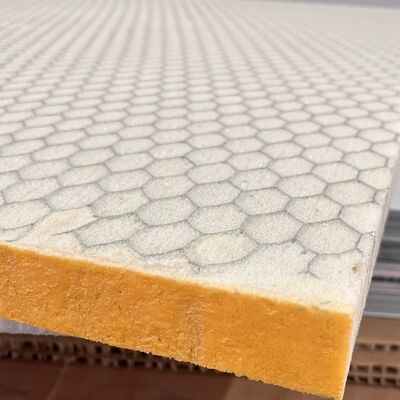O núcleo de honeycomb de alumínio cheio de espuma pode atingir a classe de retardador de chama B1