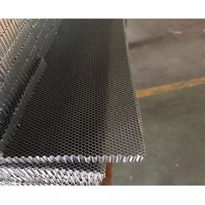 Tamanho padrão 1220 * 2440mm núcleo de honeycomb de alumínio para a indústria da construção